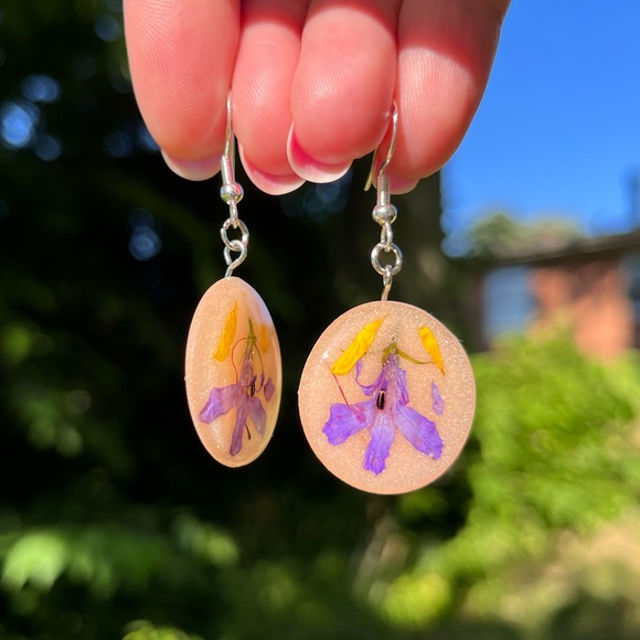 Handmade Real Dried Flower UV Resin Earrings - Picture 15 of 16